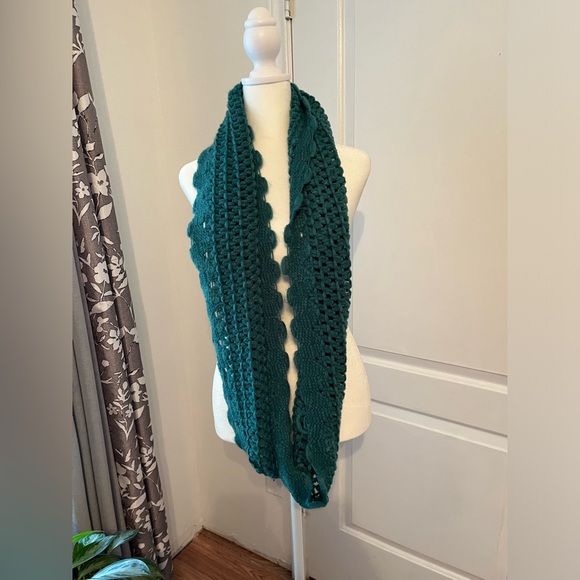 🧣Anna & Ava teal acrylic chunky scarf. 🧣 - Picture 2 of 4